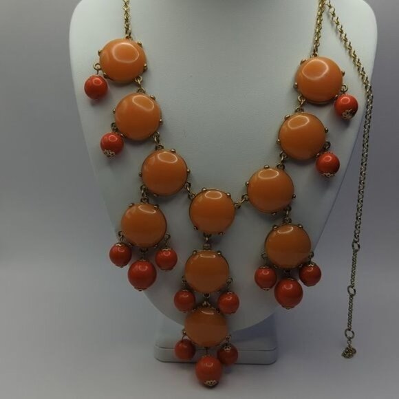 J CREW Coral Orange Acrylic Flat Bead Bibbed Statement Necklace Great condition - Picture 1 of 8